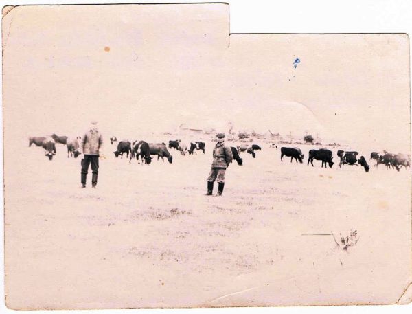 FOLWARK WIELKA RUSIŁÓWKA na zdjeciu Leon Bieniasz  kuzyn taty