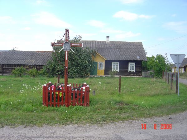 krzyż przy drodze