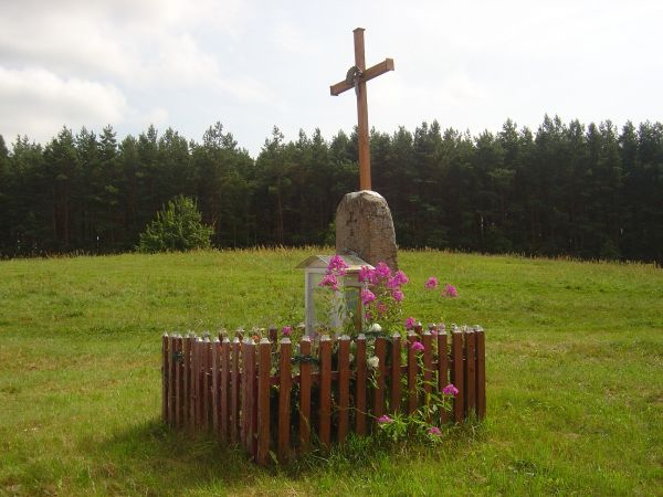 krzyż na skraju wsi